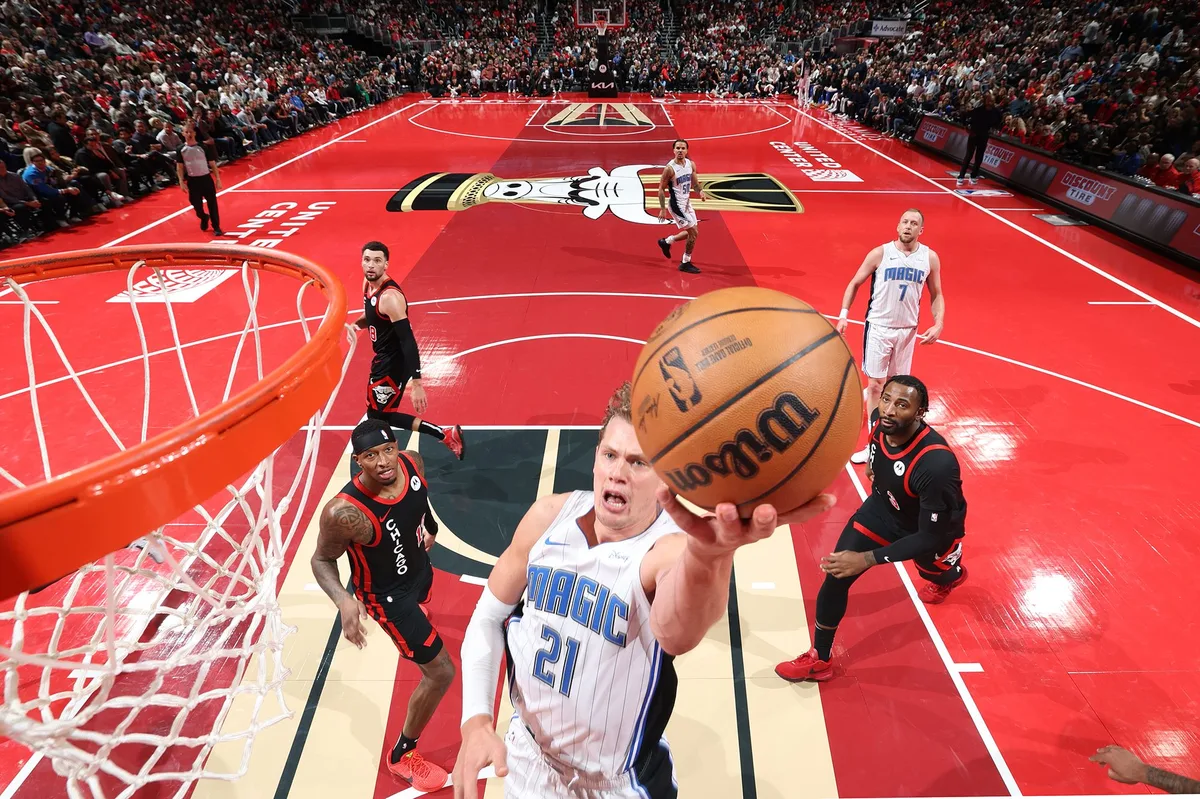 NBA篮球赛事现场，奇异果体育品牌展示